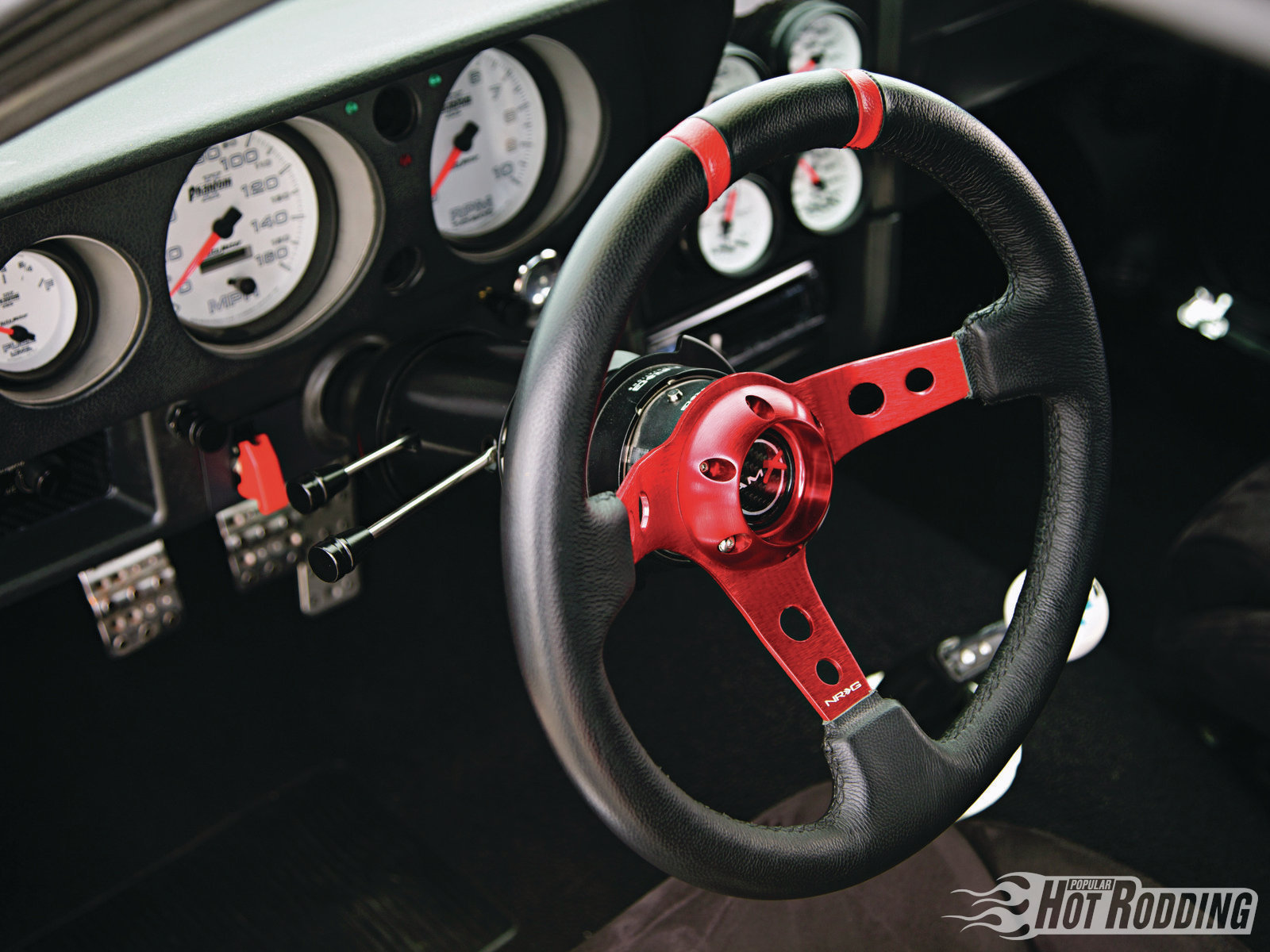 1208phr-02+1969-amc-amx+steering-wheel.jpg