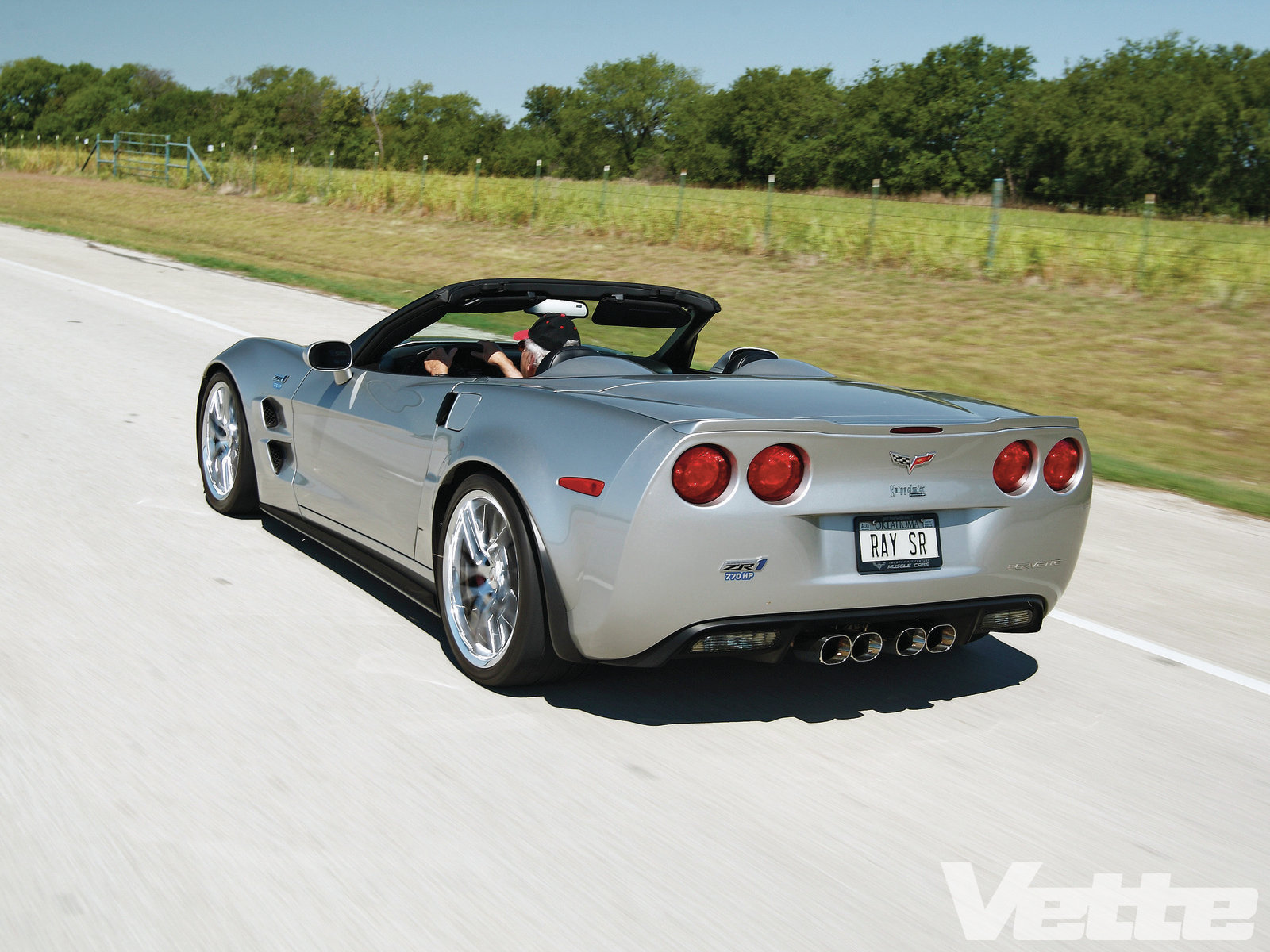 vemp_1105_06+c6_corvette_ZR1_convertibles.jpg
