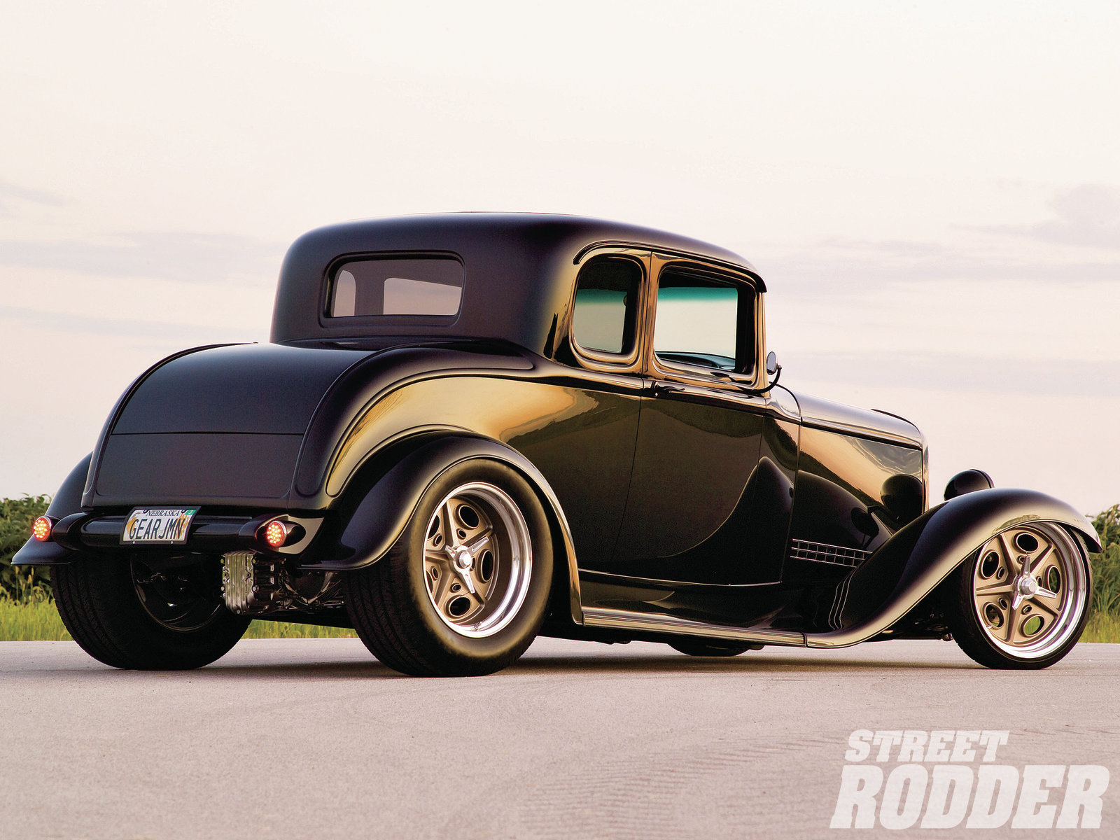 1207sr-06+1932-ford-five-window+right-side.jpg