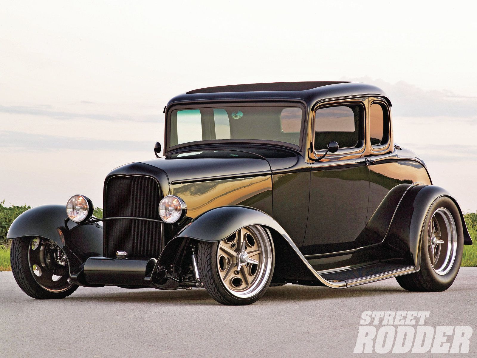 1207sr-02+1932-ford-five-window+front-left.jpg