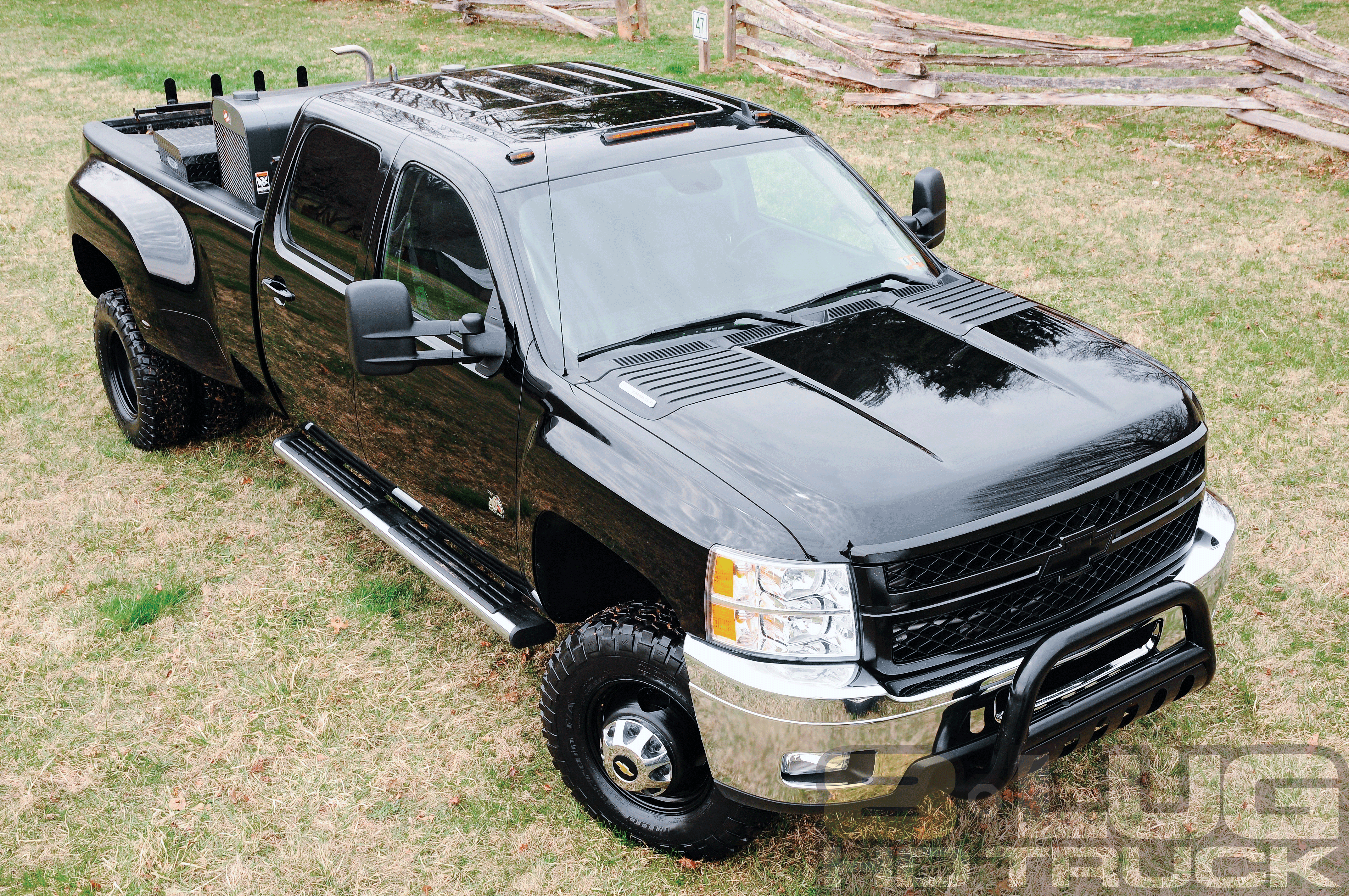 1210-8l-02+garage-editorial-finger-on-the-pulse+custom-chevy-work-truck.gif