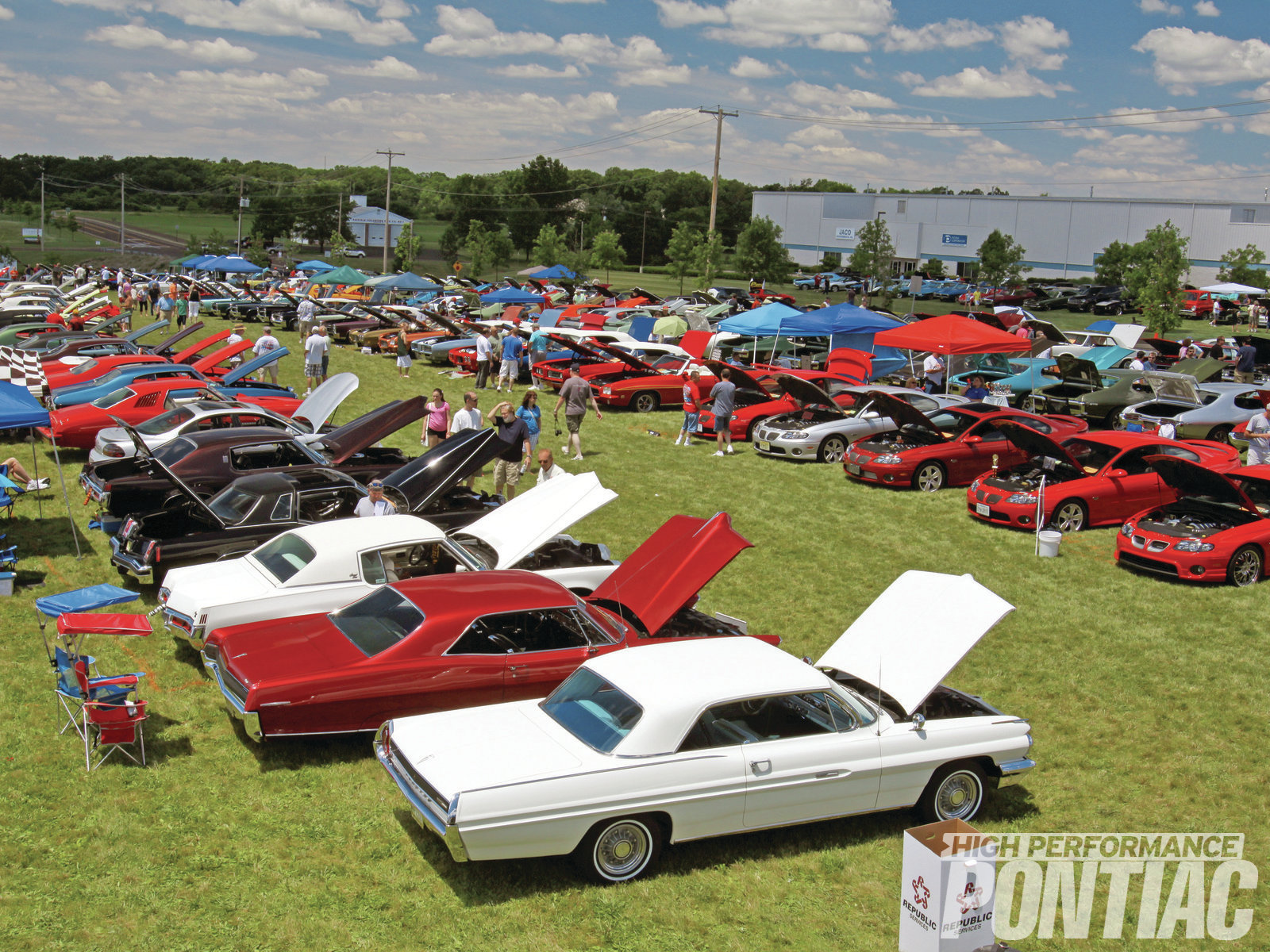 hppp-1212-03+2012-performance-years-pontiacs-grove+show-field.jpg