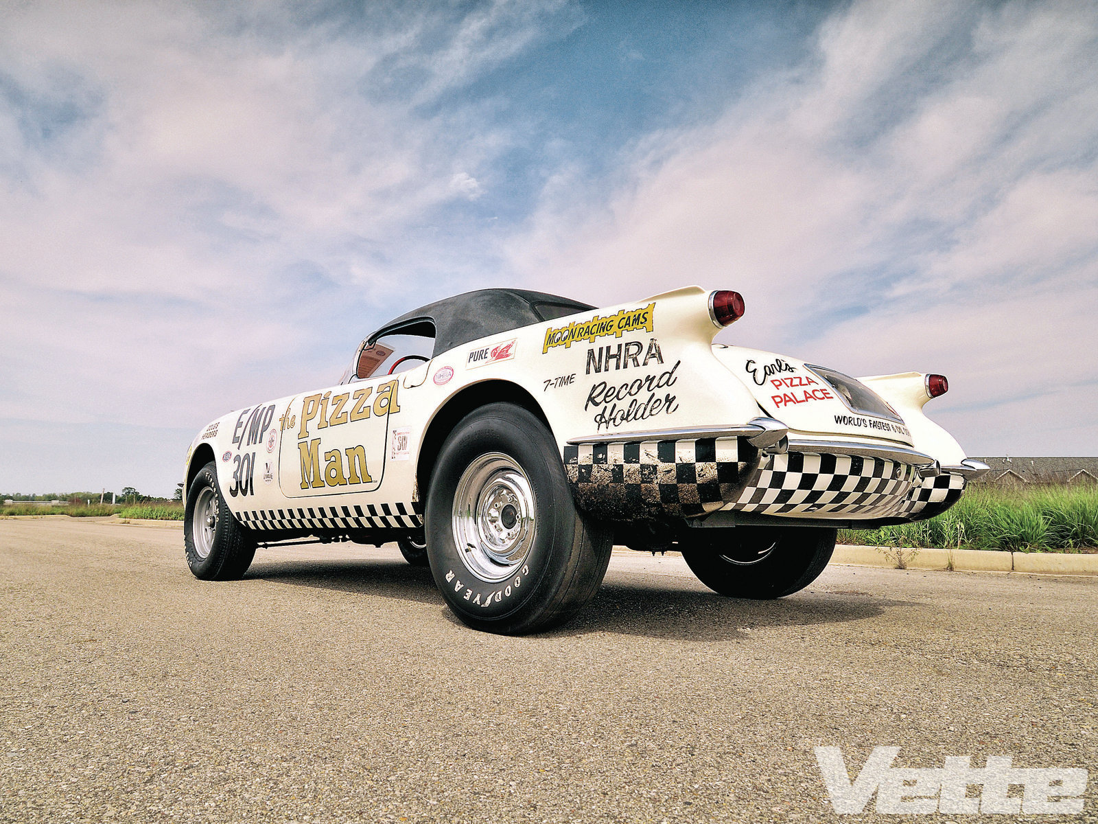 vemp-1304-03+1954-chevy-corvette+driver-