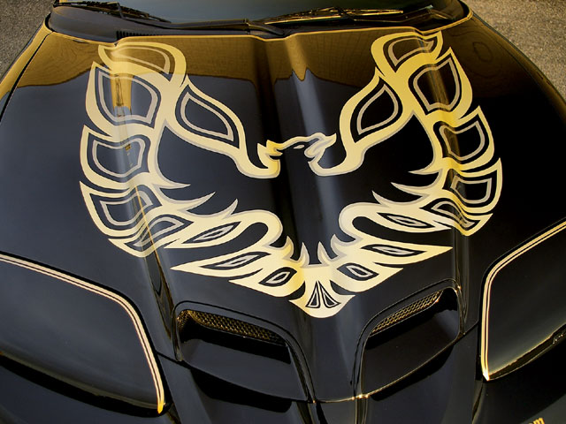 0605_hppp_06z+2000_pontiac_trans_am+hood.jpg