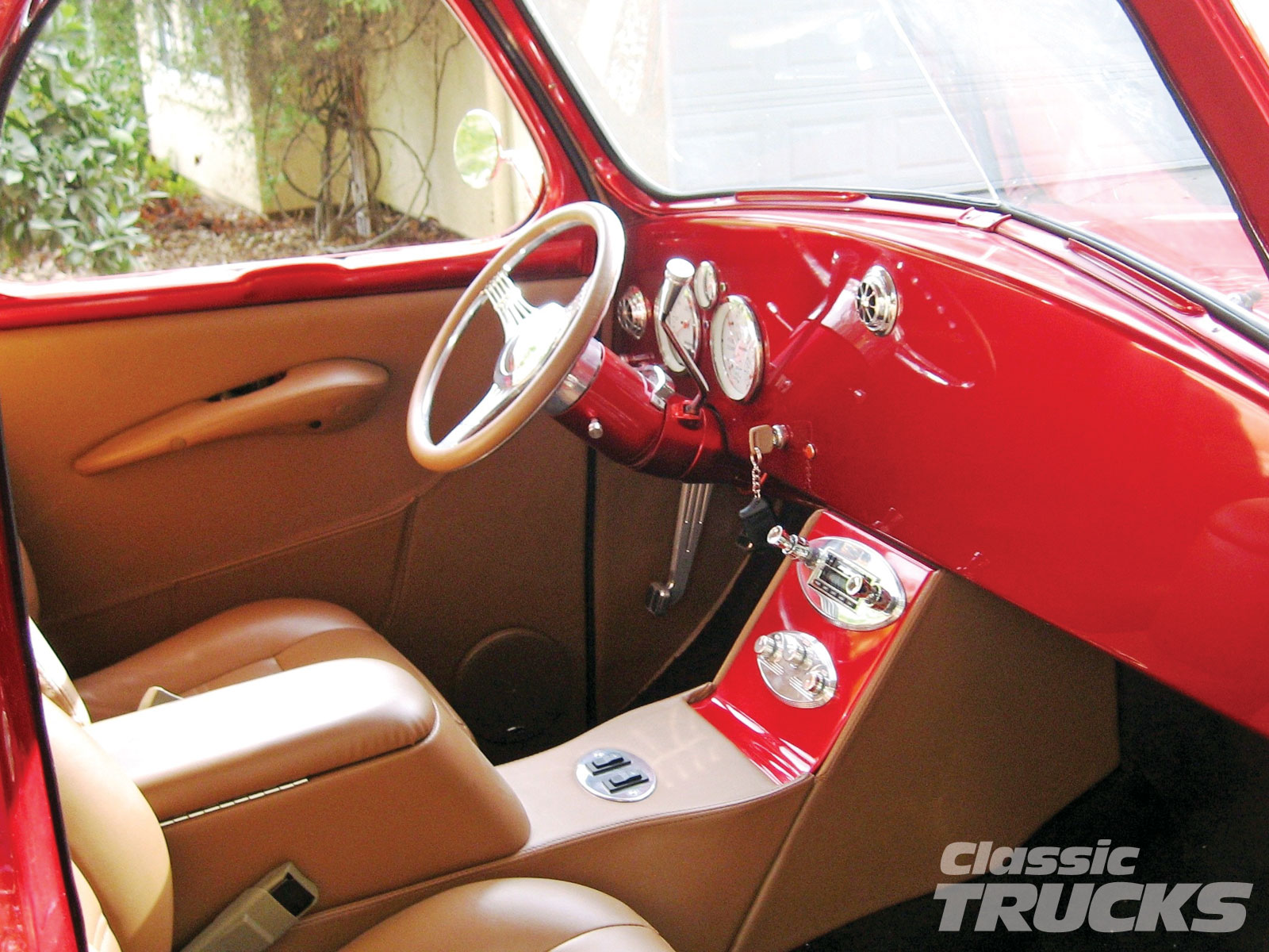 1212clt-06-o-+1950-studebaker-r2+interior.jpg