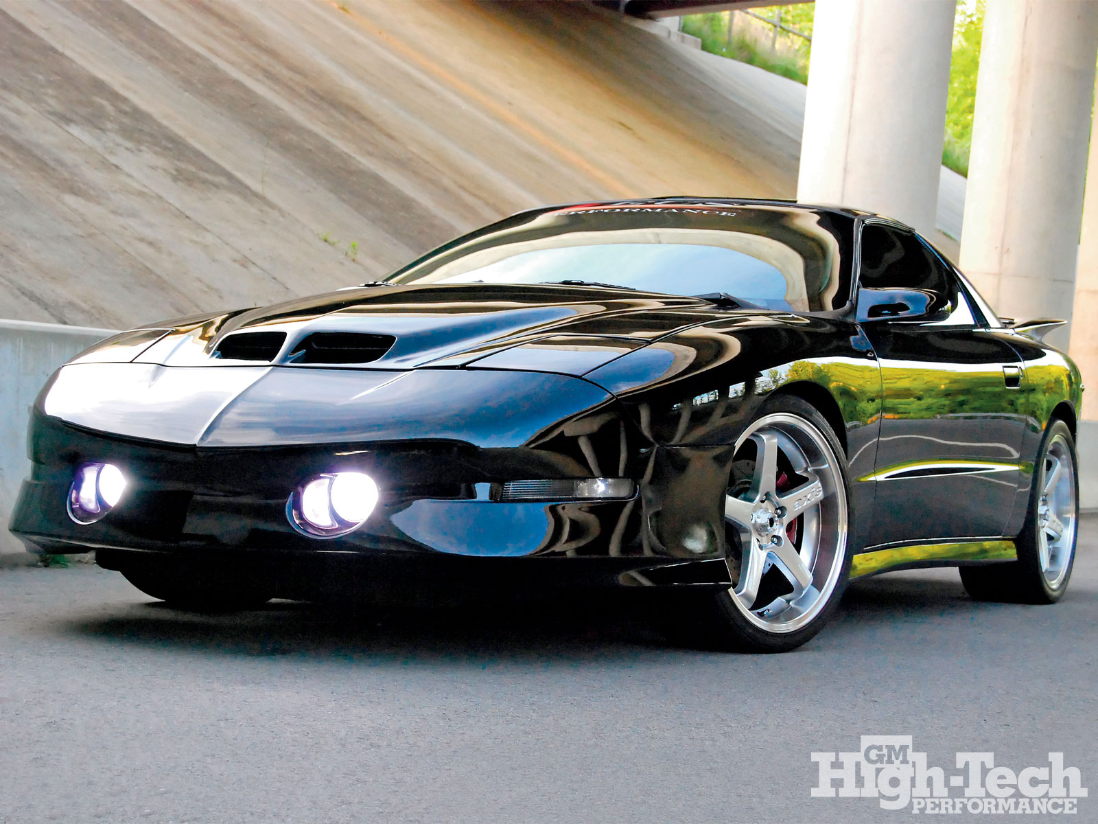1002gmhtp_01_z+1995_pontiac_trans_am+low