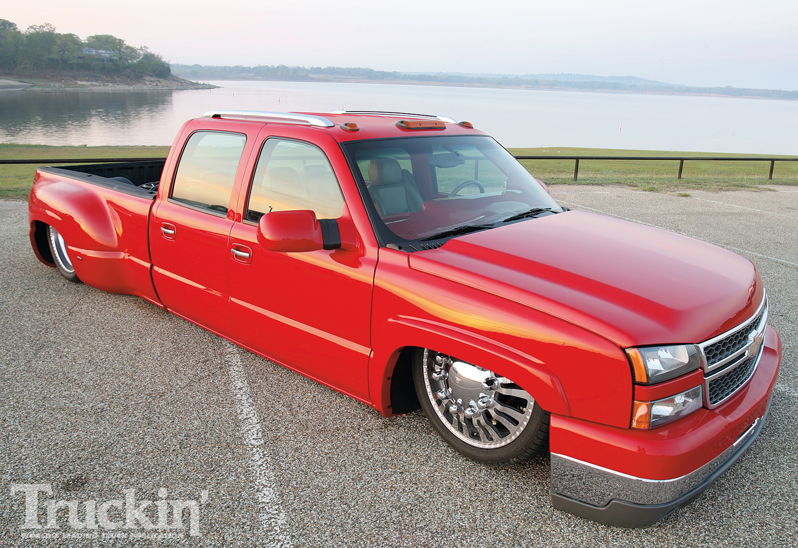 1002tr_09+truckin_top_10_trucks_of_2009+2004_chevy_silverado_3500.jpg