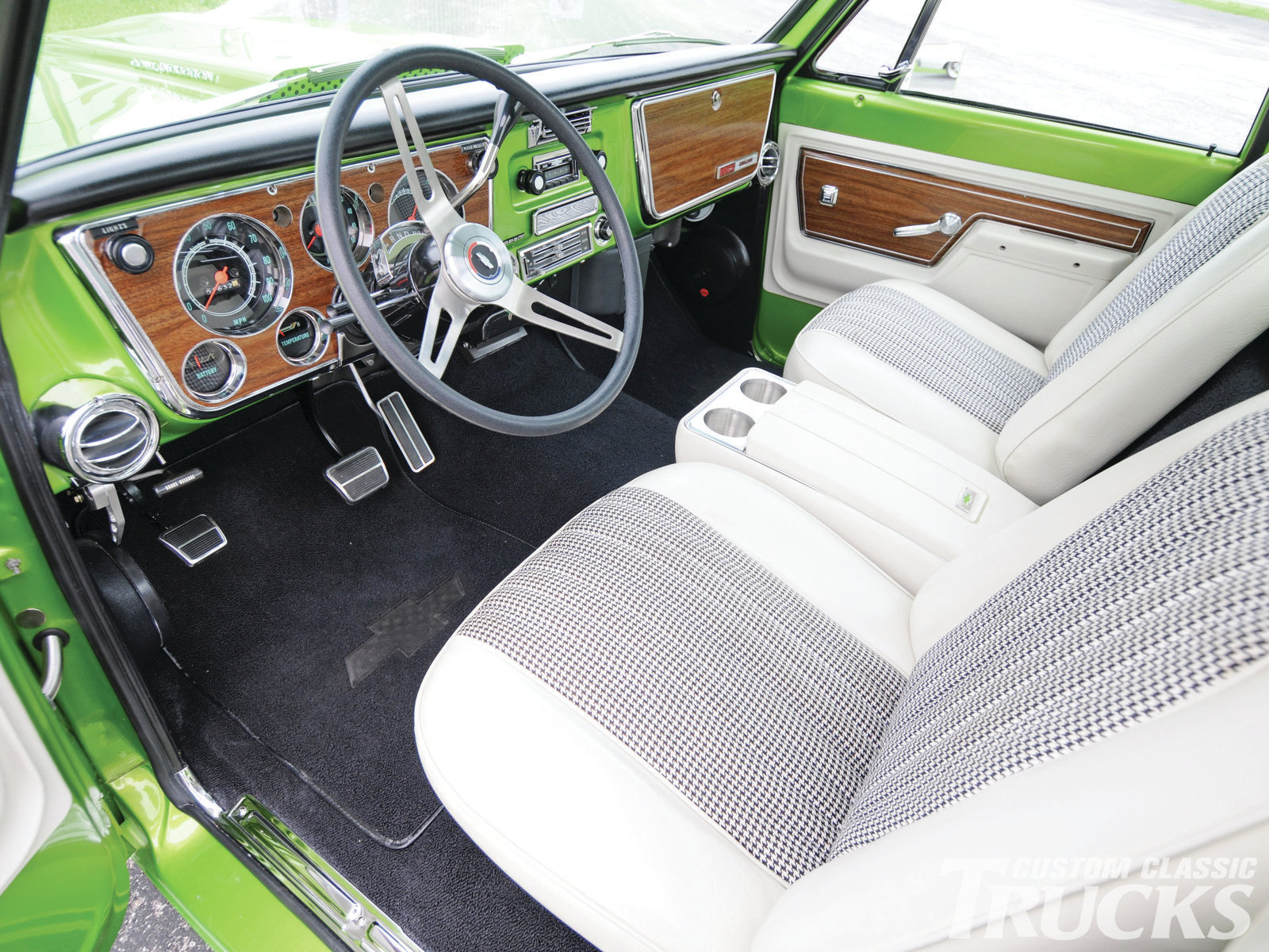 1208cct-06-o-+1972-chevrolet-cheyenne+interior.jpg