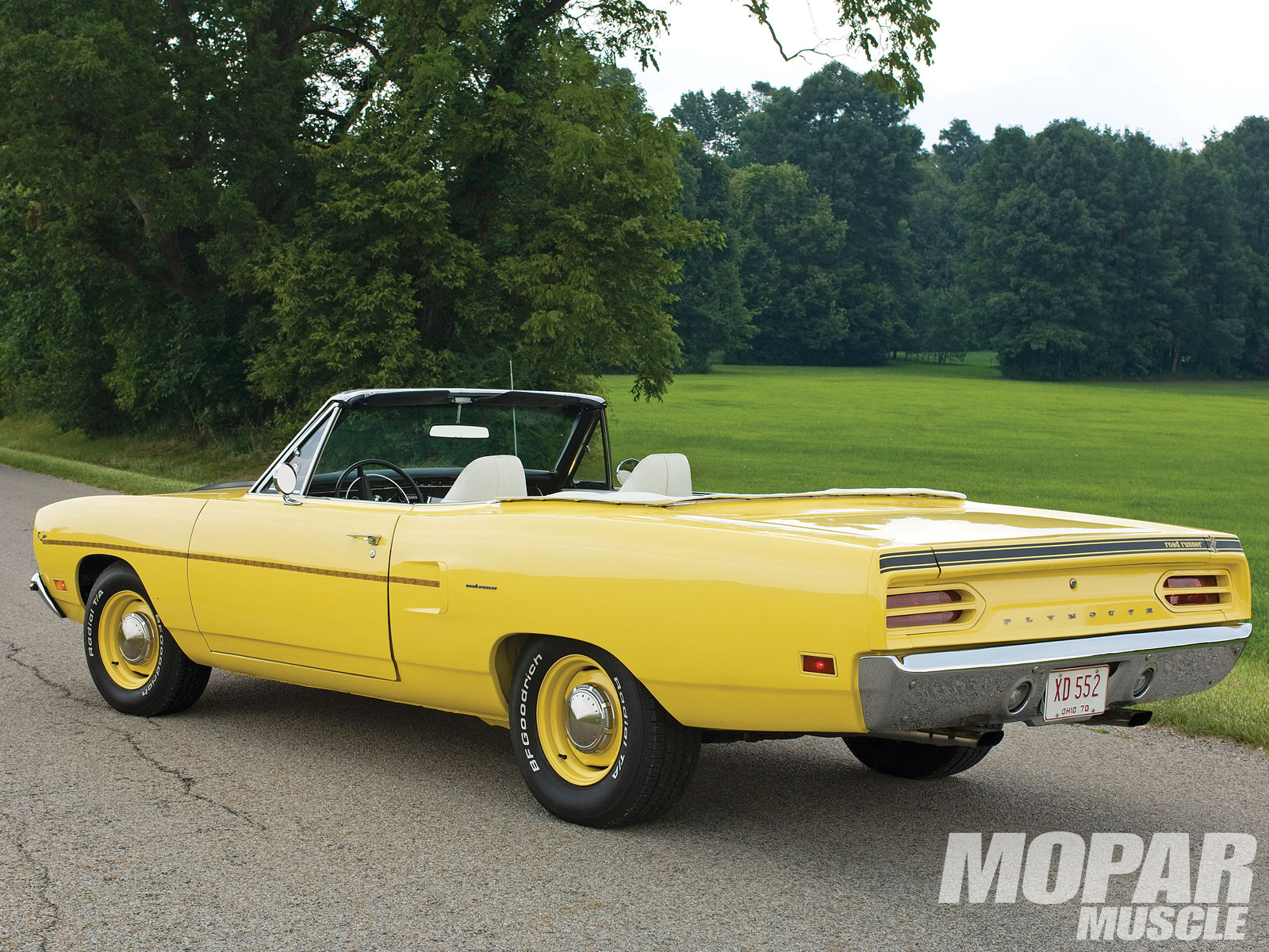 mopp_1011_04_o+1970_plymouth_road_runner
