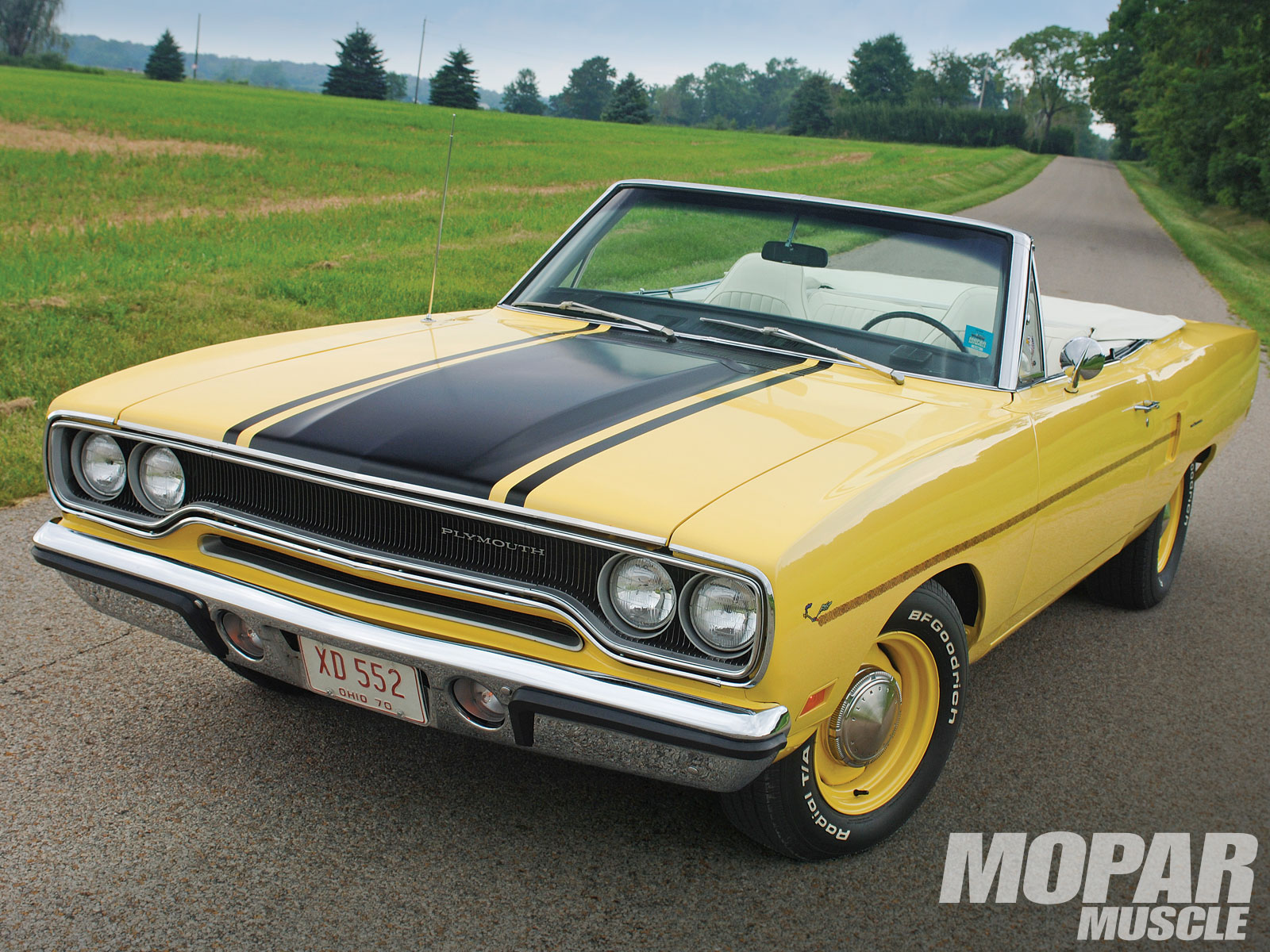 mopp_1011_01_o+1970_plymouth_road_runner