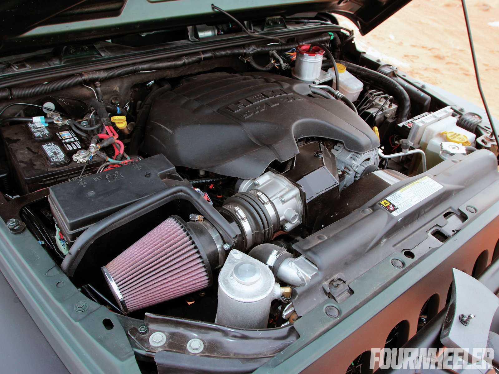 129_1212_02+recon_wrangler+5_7l_v8.jpg
