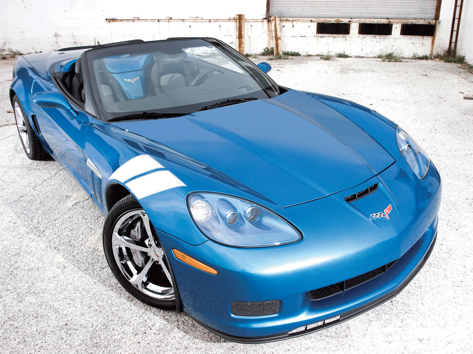 vemp_1008_04_o+2010_chevy_corvette+top_view.jpg