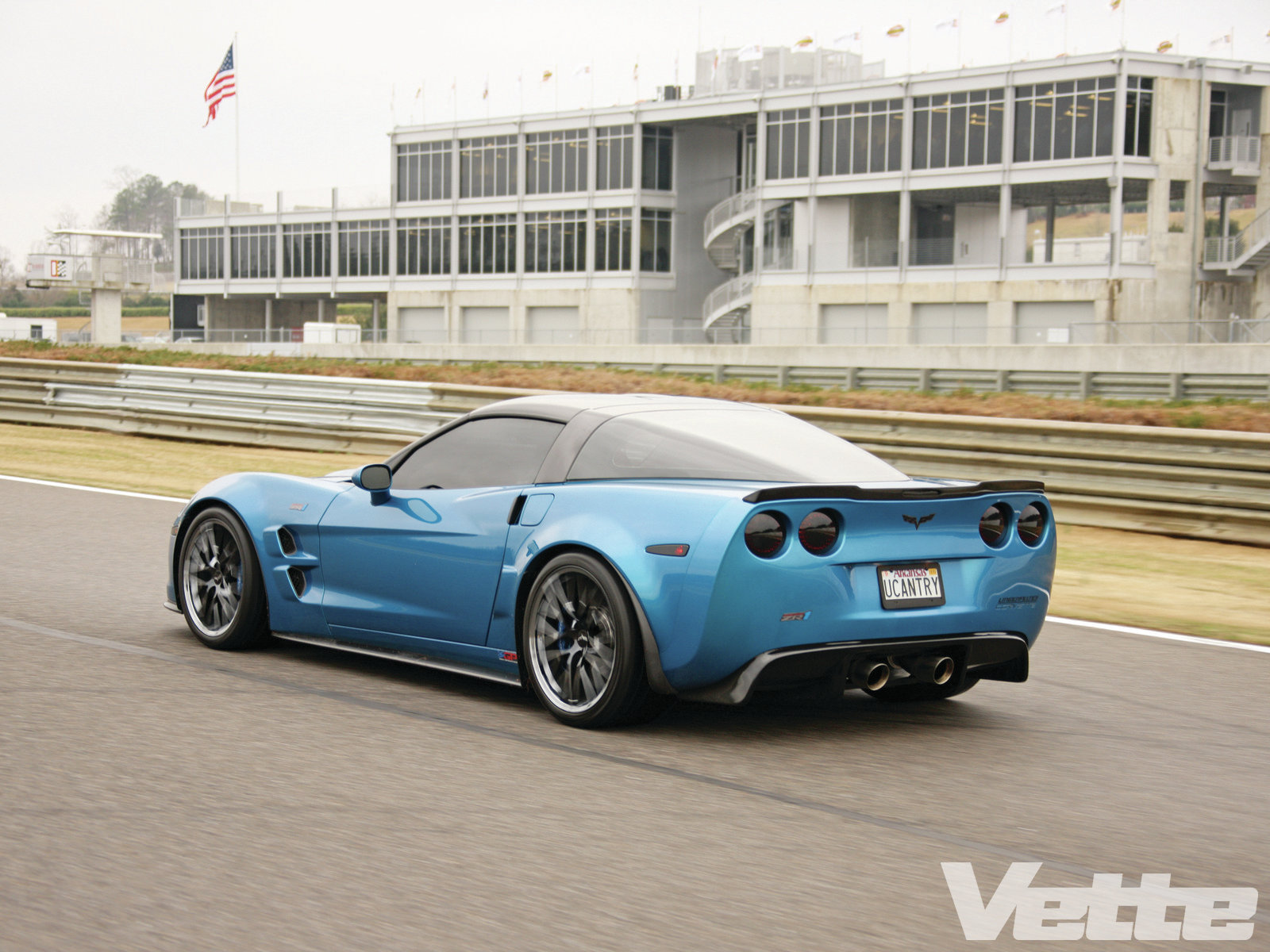 vemp-1111-06-o%2B2010-chevrolet-corvette