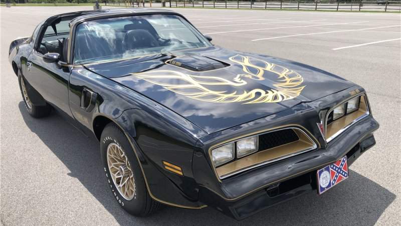 Burt+Reynolds+1978+Firebird+Trans+Am+%27Bandit%27+re-creation.jpg