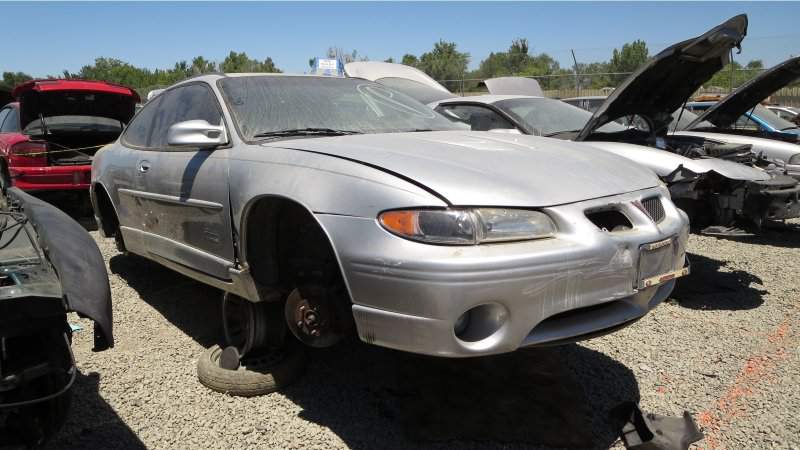 00+-+2000+Pontiac+Grand+Am+Daytona+500+Edition+in+California+wrecking+yard+-+Photo+by+Murilee+Martin.jpg