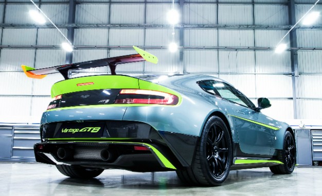 Aston Martin_Vantage GT8_06
