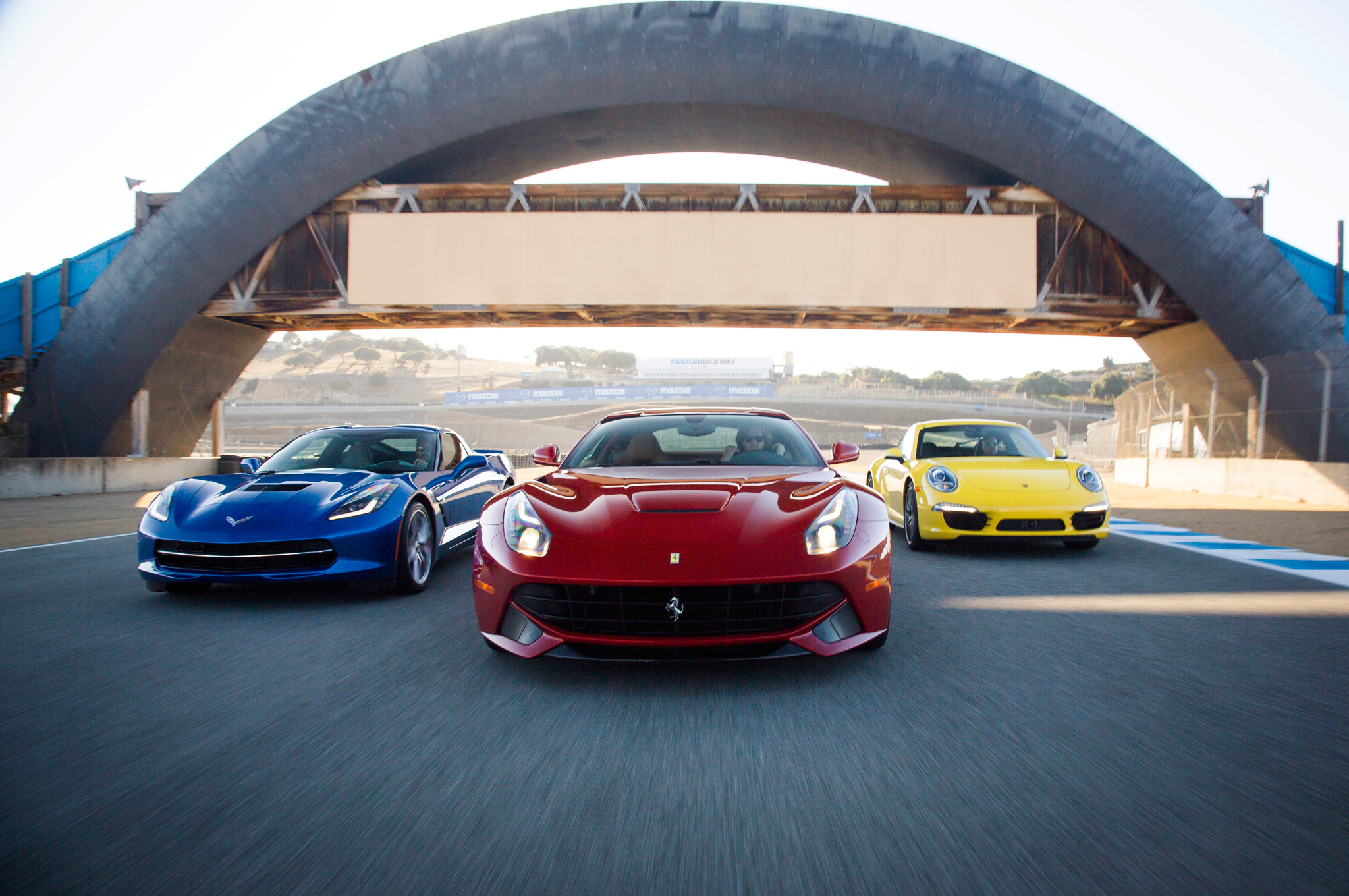 Chevrolet-Corvette-Porsche-911-Carrera-4