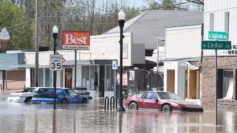 Flooded-Pontiac-Fieros.jpg