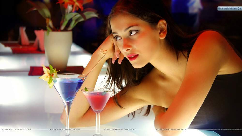 Girl-in-Bar1.jpg