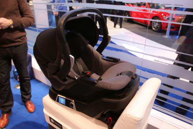 4moms Self-Installing Car Seat