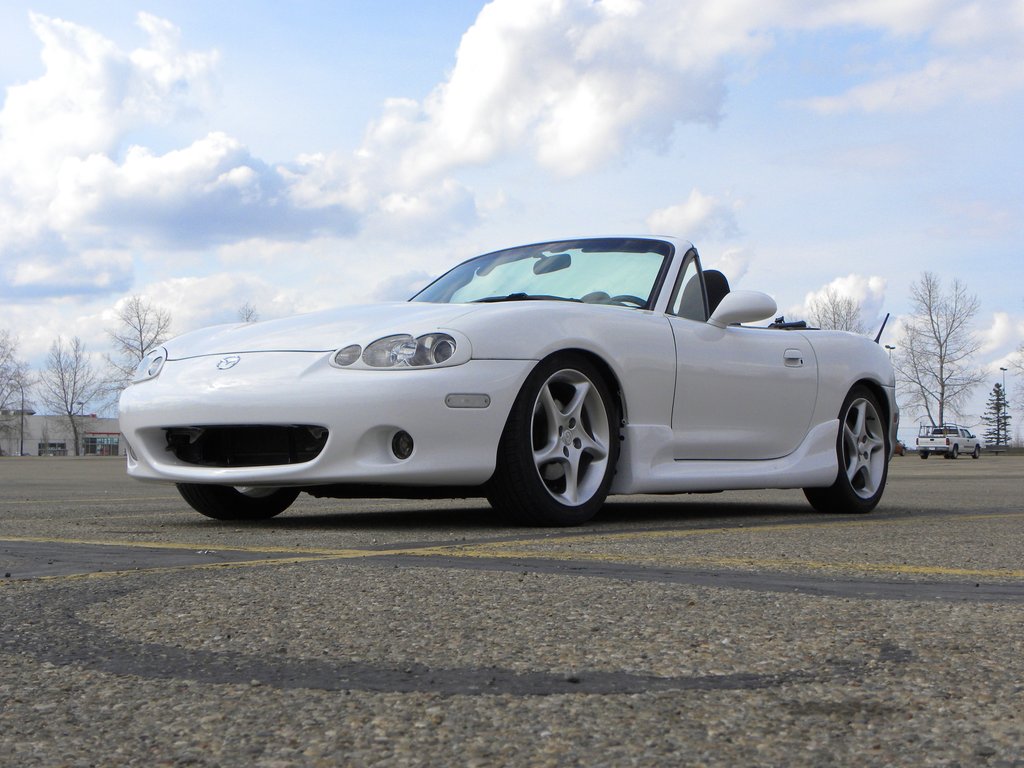 Mimi_Miata_by_QuanticChaos1000.jpg