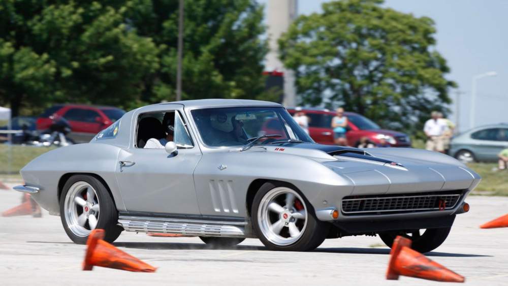SilverVetteCoupeAutocrossing.jpg