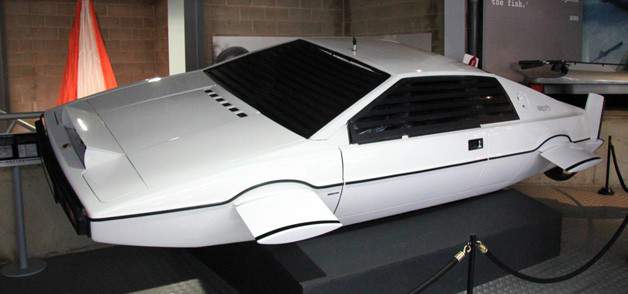 bond-wet-nellie-lotus-esprit-submarine-1