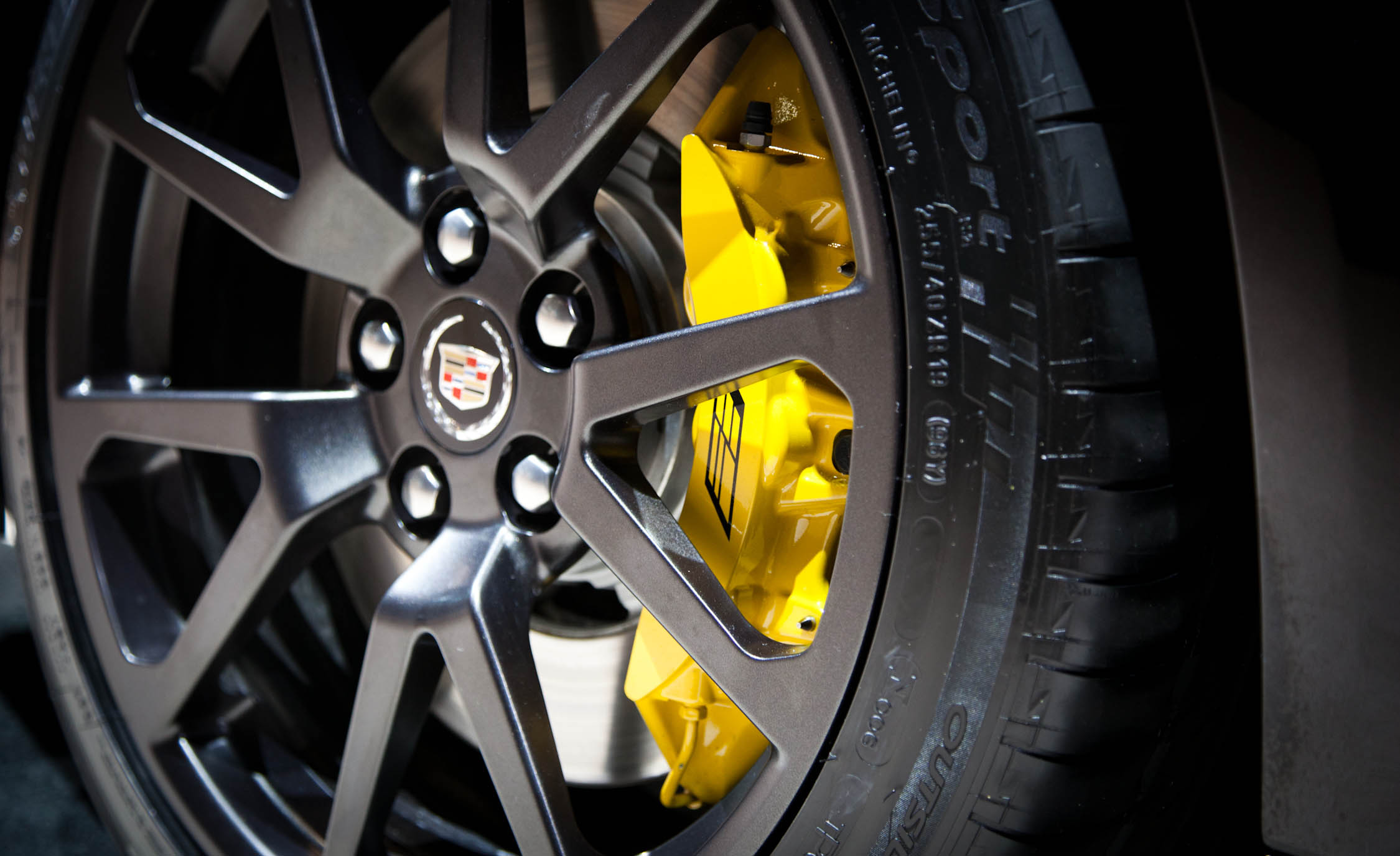 cadillac-cts-v-wagon-black-diamond-edition-112.jpg