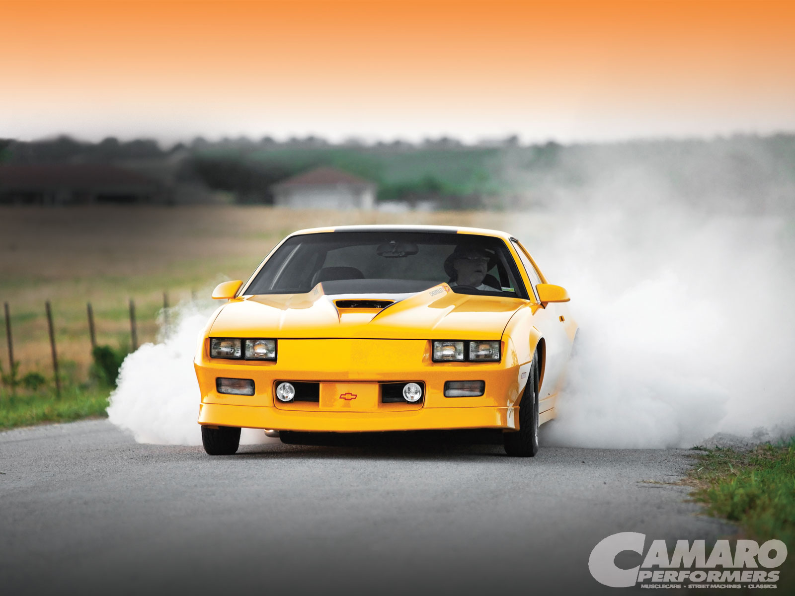 camp-1212-03_1987-iroc-z-camaro_burnout.