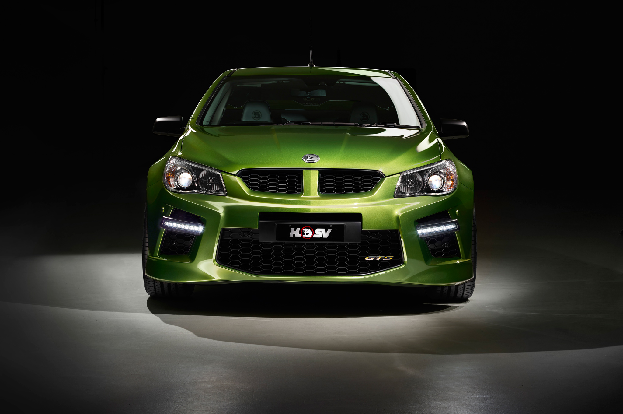 hsv-gts-maloo-front-view.jpg