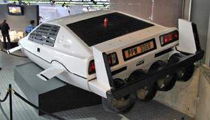 james-bond-lotus-esprit-submarine-car-2-