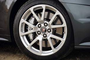 lead24cadillaccts-vcoupe2011review.jpg