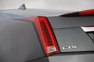 lead5cadillaccts-vcoupe2011review.jpg