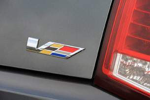 lead7cadillaccts-vcoupe2011review.jpg
