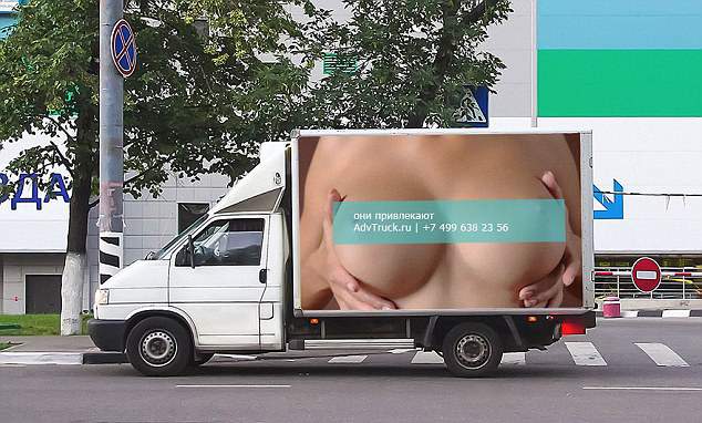 sexy-ad-campaign-moscow-500-crashes-acci