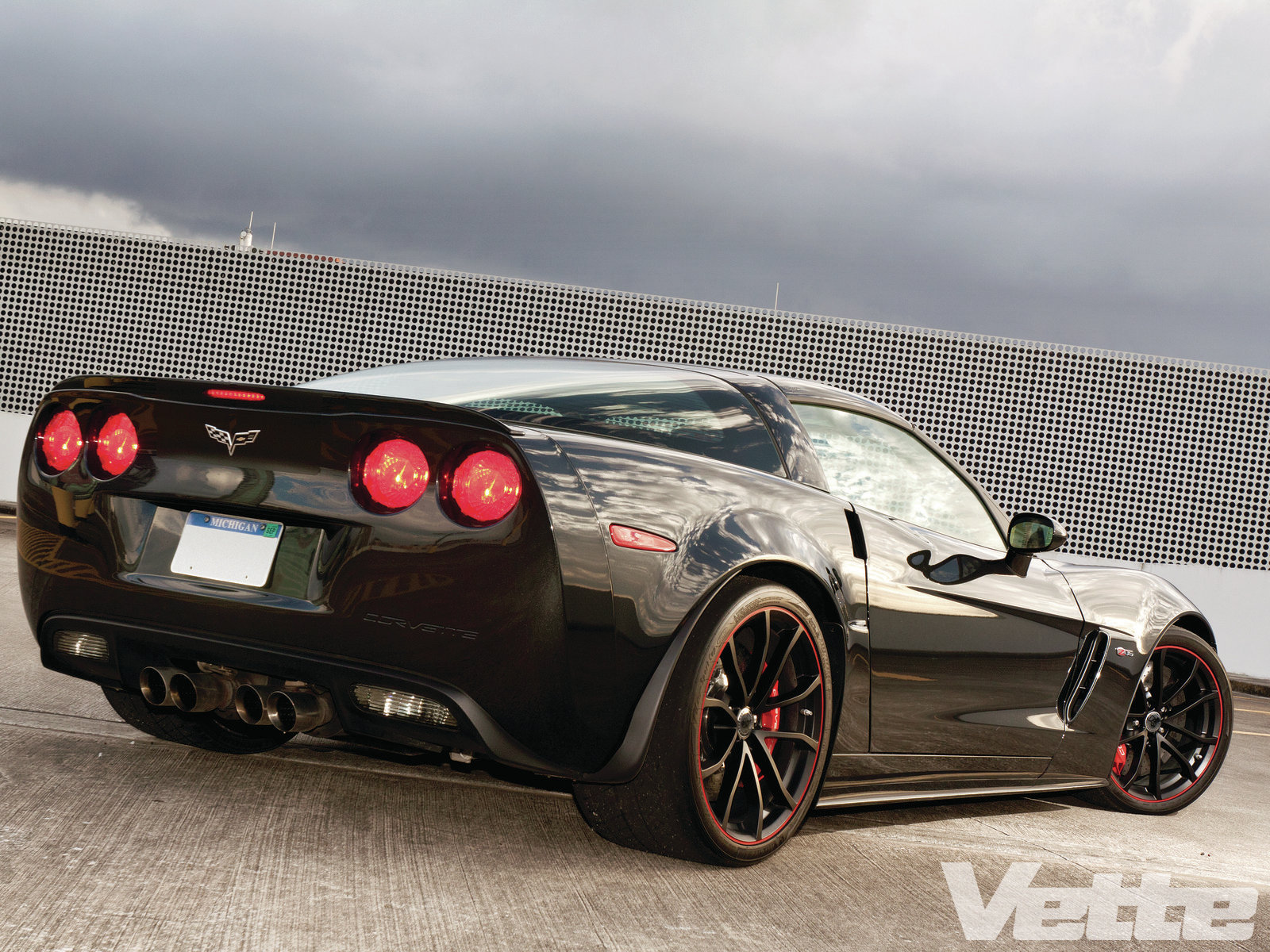 vemp_1206_002_2012_corvette_zo6_approaching_perfection_.jpg