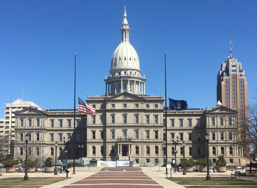 1474441458_StateCapitol1.thumb.jpg.daa9ddcd6e7349f5b2153f66a8285ef6.jpg