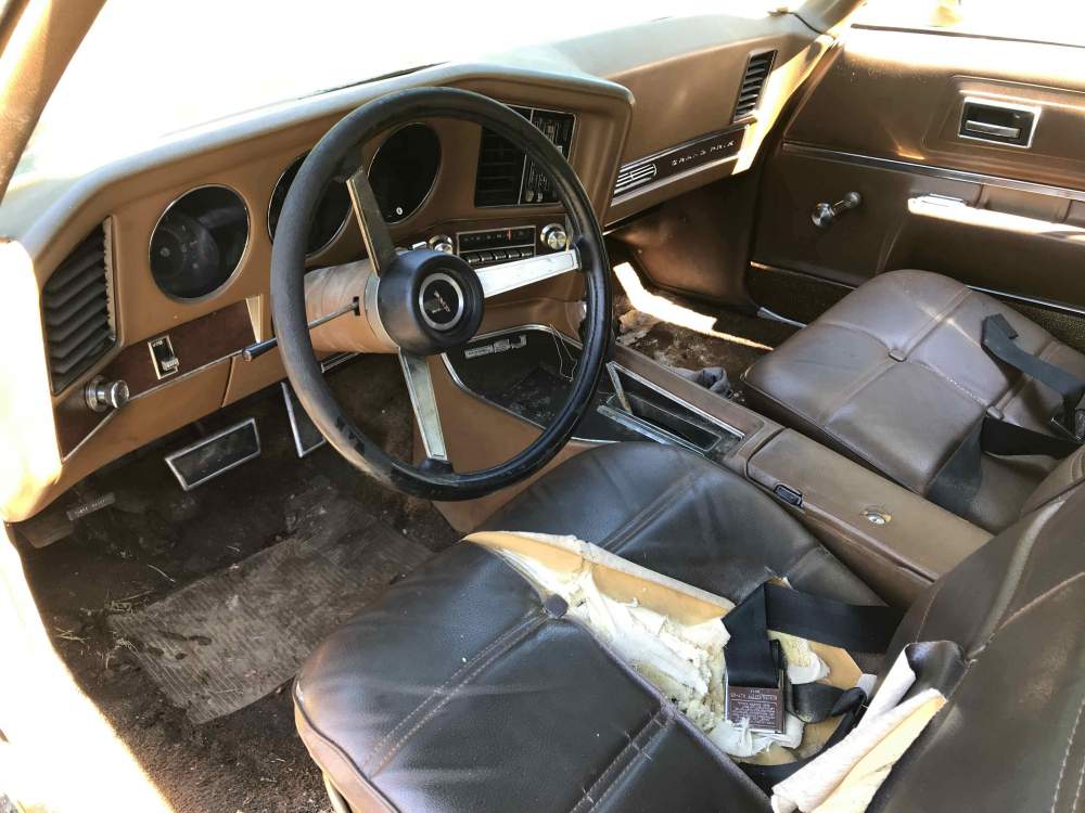 71 GP interior.jpg