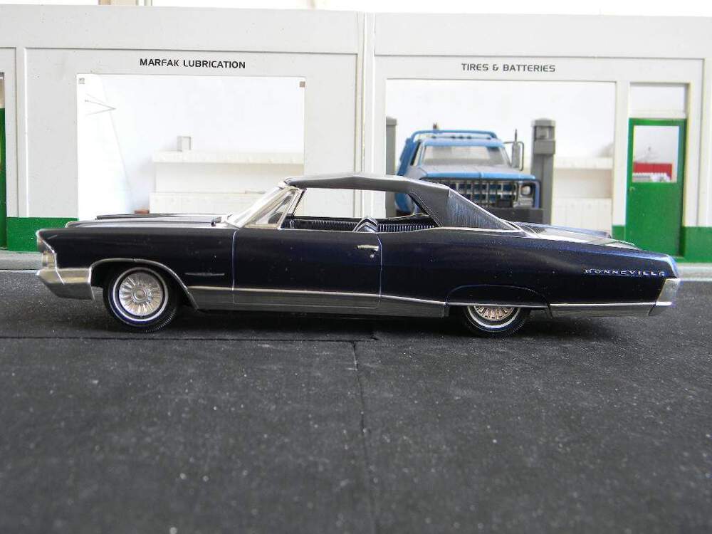 00049-1965 Pontiac Bonneville 25.JPG