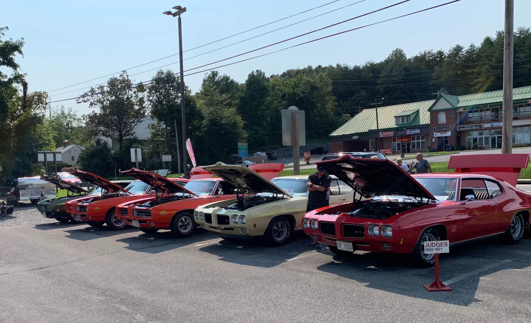 39th (and final) Pontiac show at Burdette Bros. (former Pontiac dealer