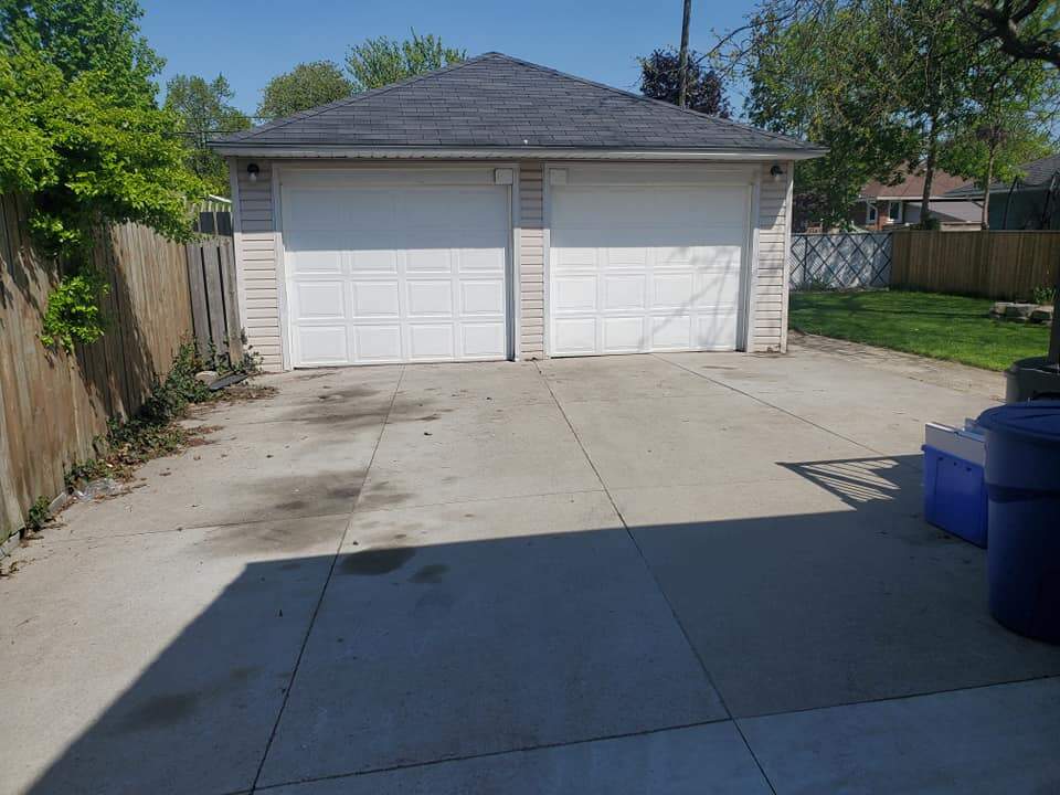 garage1.jpg.bcafbeaa20ca6784f69453b26b46ce55.jpg