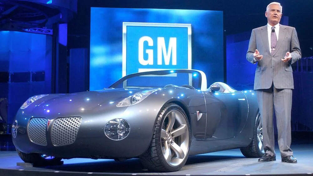 001-pontiac-solstice-concept-naias-2022-getty-images.jpg