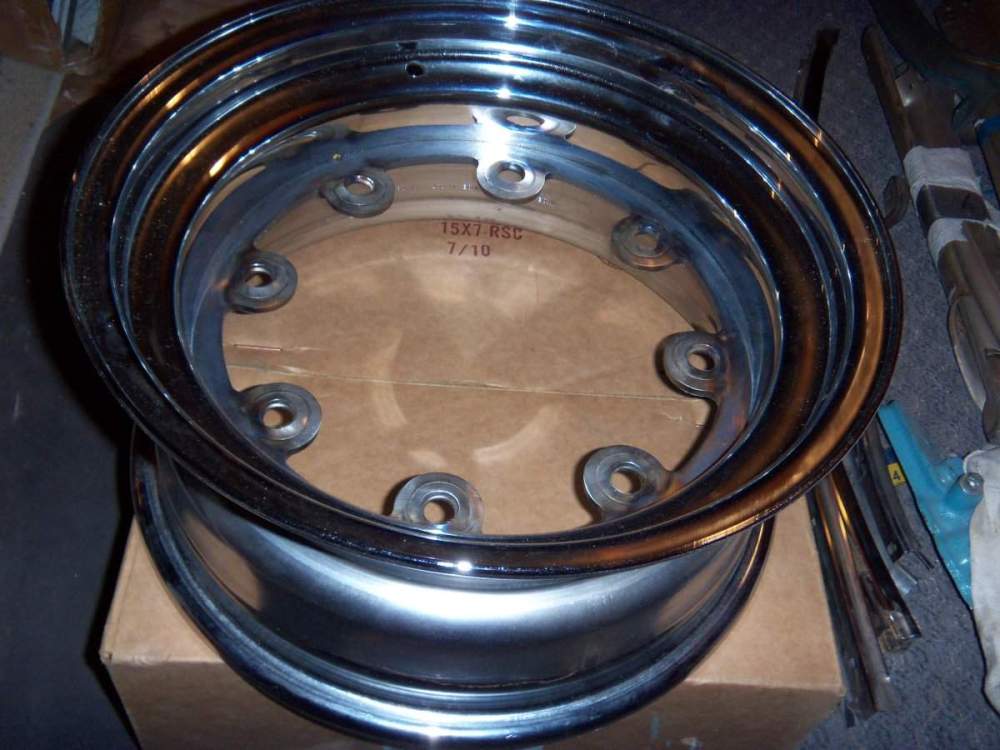 61-62  15 inch chrome 8 lug wheels 001.JPG