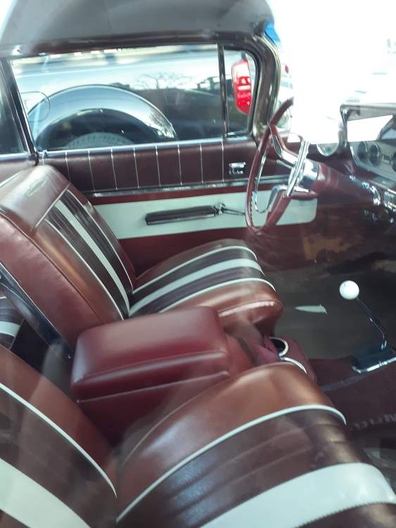 1960 Pontiac Ventura with power vents driver 1.jpg
