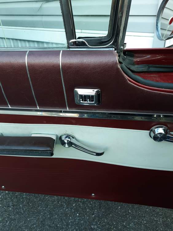 1960 Pontiac Ventura with power vents driver 2.jpg