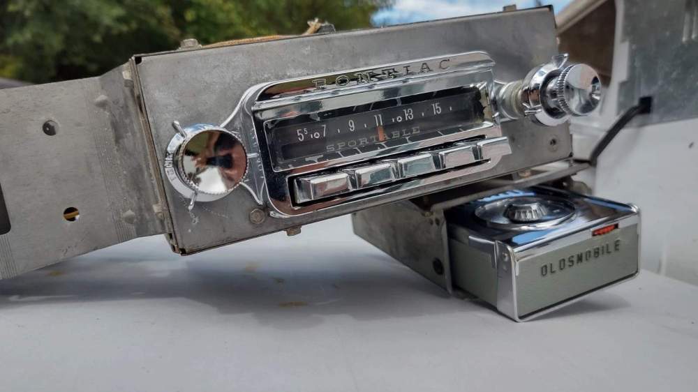 1959 pontiac sportable radio I brought off of eBay jpg 1.jpg