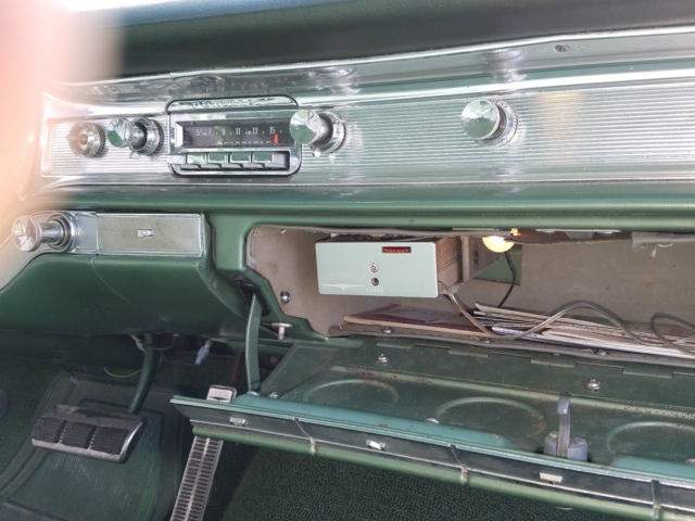 1960-pontiac-star-chief-9 sportable radio 1.jpg
